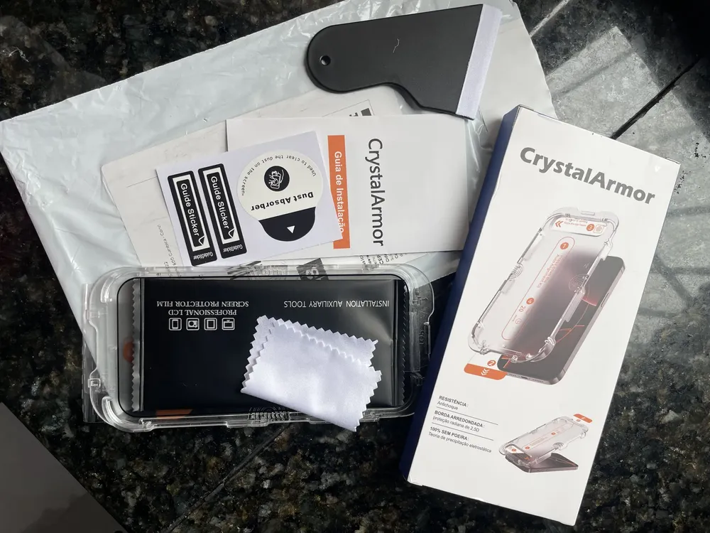 Conteúdo do kit Crystal Armor: aplicador, paninho e guia